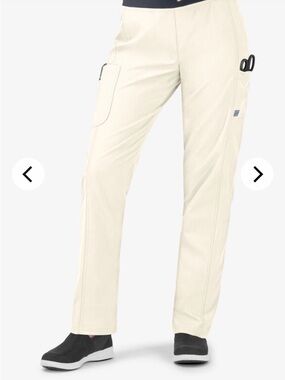 BUTTER-SOFT Yoga inspired scrub pants. Cargo pockets. Soft waistband. Size MP